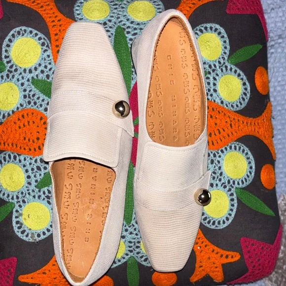 Chie Mihara Hellin Cream Flats with Gold Detail - Picture 4 of 11